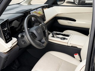 Lexus LM500h