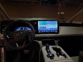 Lexus LM500h