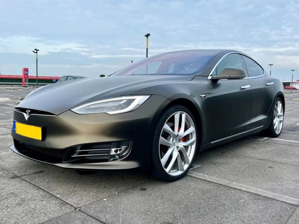 Tesla MODEL S