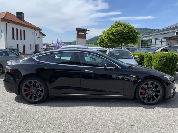 Tesla MODEL S