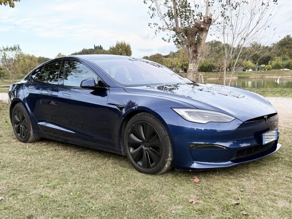Tesla MODEL S