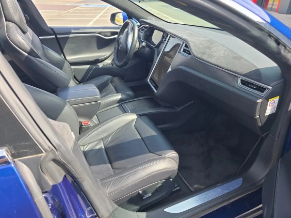 Tesla MODEL S
