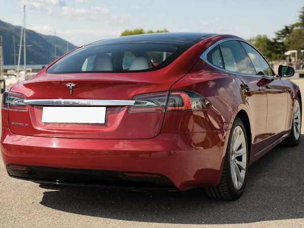 Tesla MODEL S