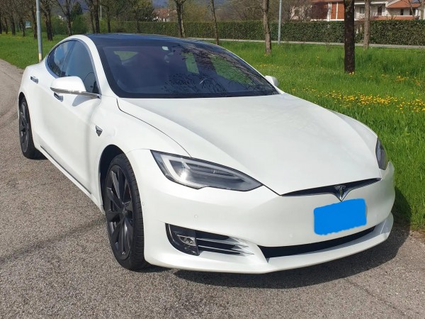 Tesla MODEL S