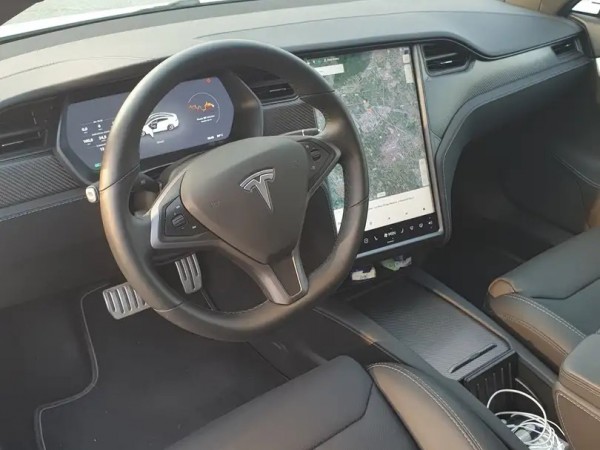 Tesla MODEL S