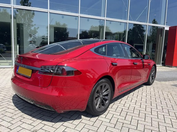 Tesla MODEL S