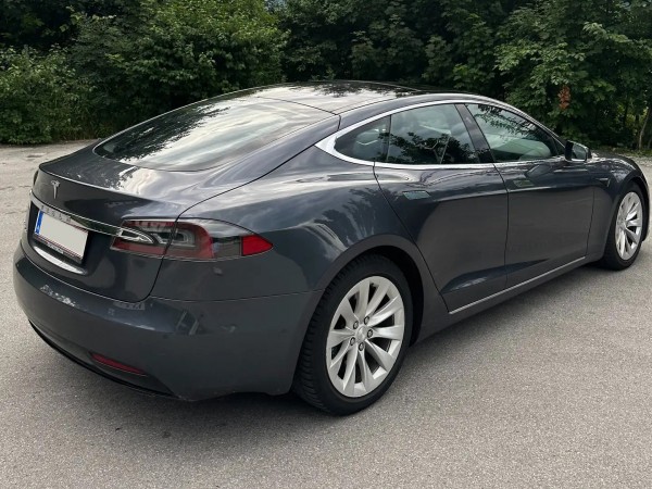 Tesla MODEL S