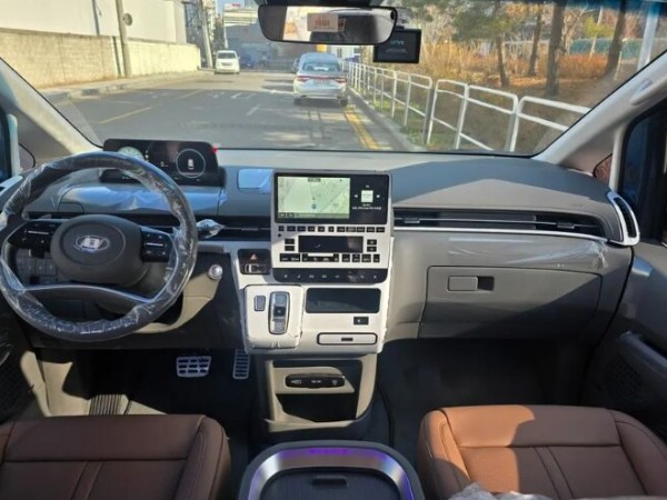 Hyundai Staria