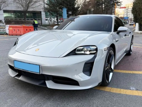 Porsche Taycan