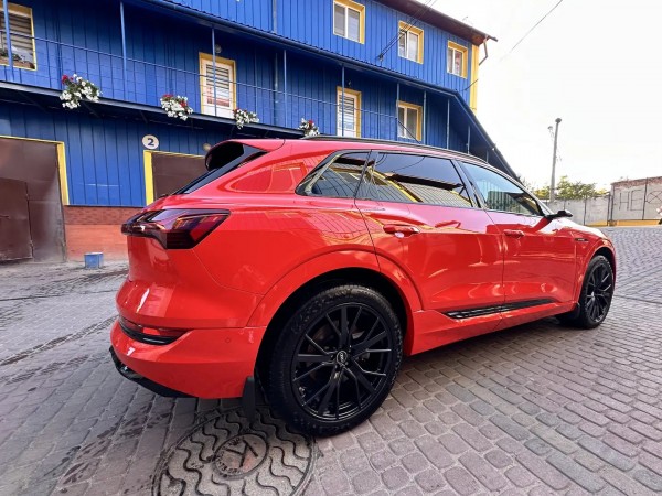 Audi e-tron