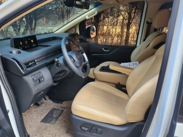Hyundai Staria