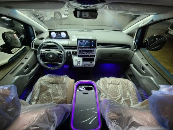 Hyundai Staria