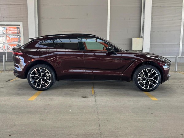 Aston Martin DBX