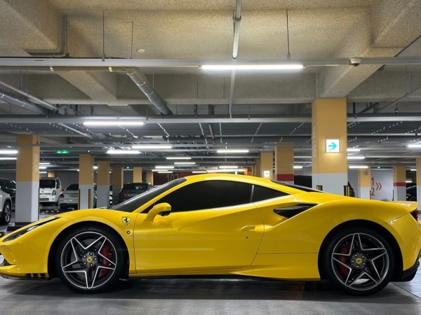 Ferrari F8