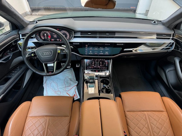 Audi S8