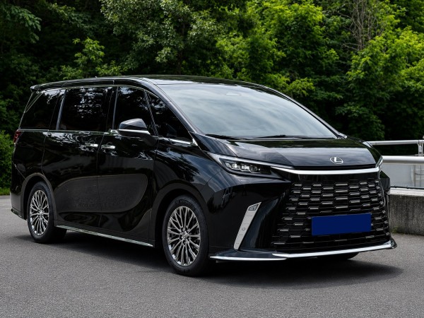 Lexus LM500h