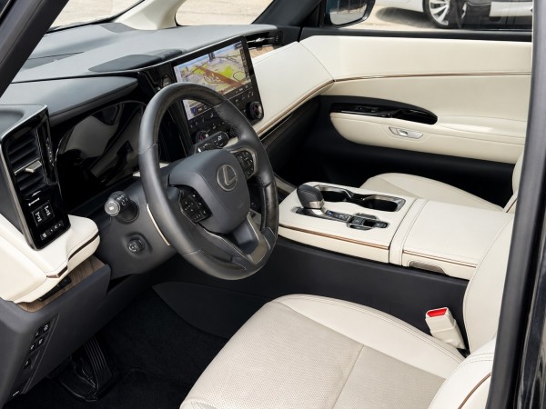 Lexus LM500h