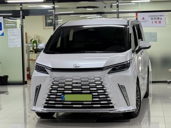 Lexus LM500h
