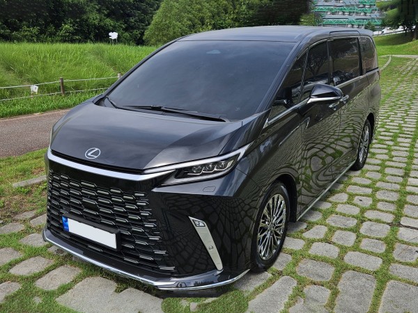 Lexus LM500h