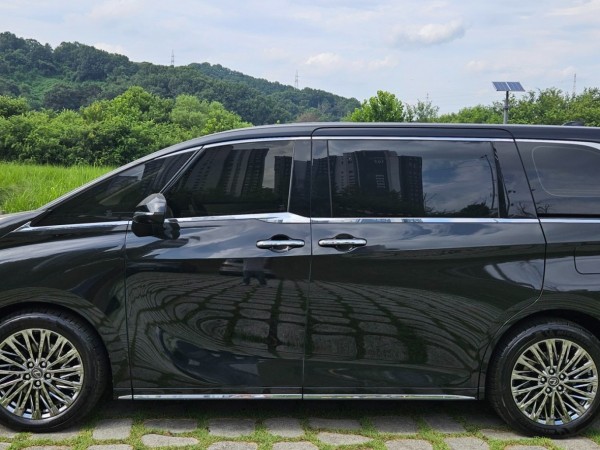 Lexus LM500h