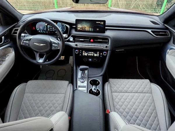 Genesis G70
